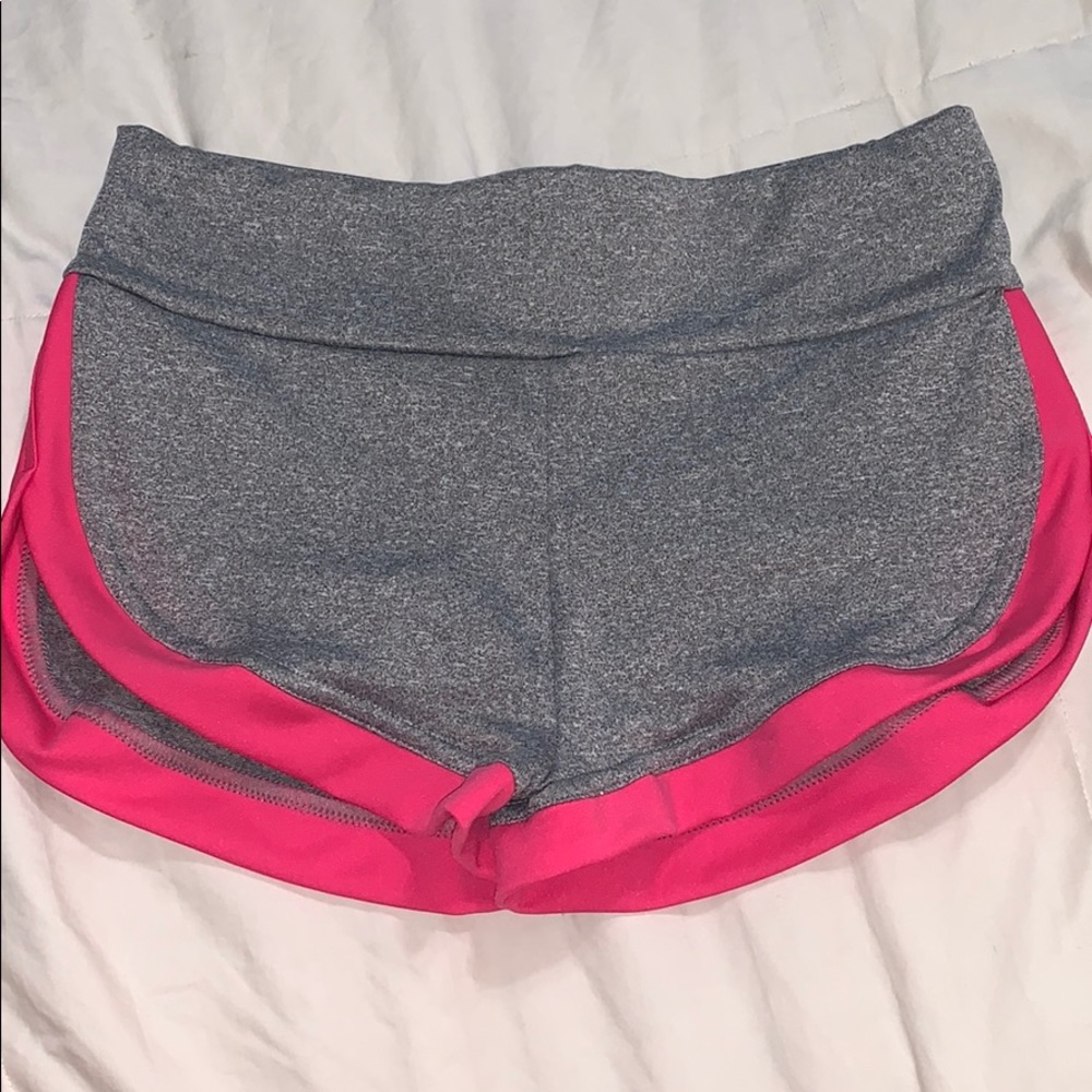 Touched pockets workout shorts